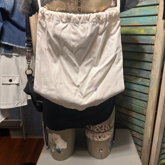 Reversible sequin pink flamingo drawstring sling pack - Picture 3 of 4